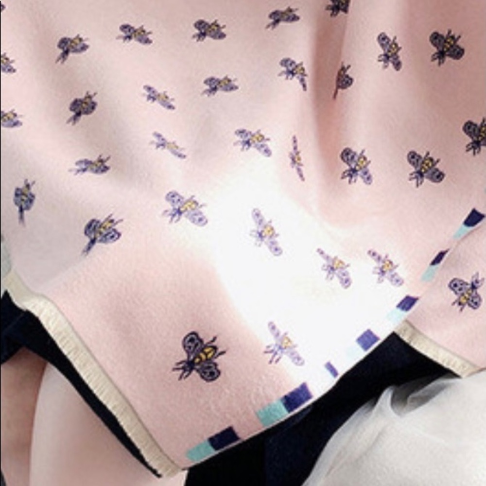 Bumble bee reversible cashmere/pashmina wrap